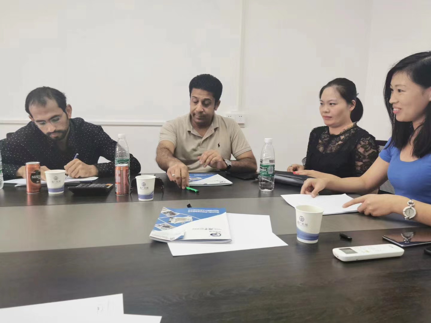 發(fā)往 迪拜 阿聯(lián)酋 高速分散機(jī) 及蝶式攪拌機(jī)采購項(xiàng)目(圖2)